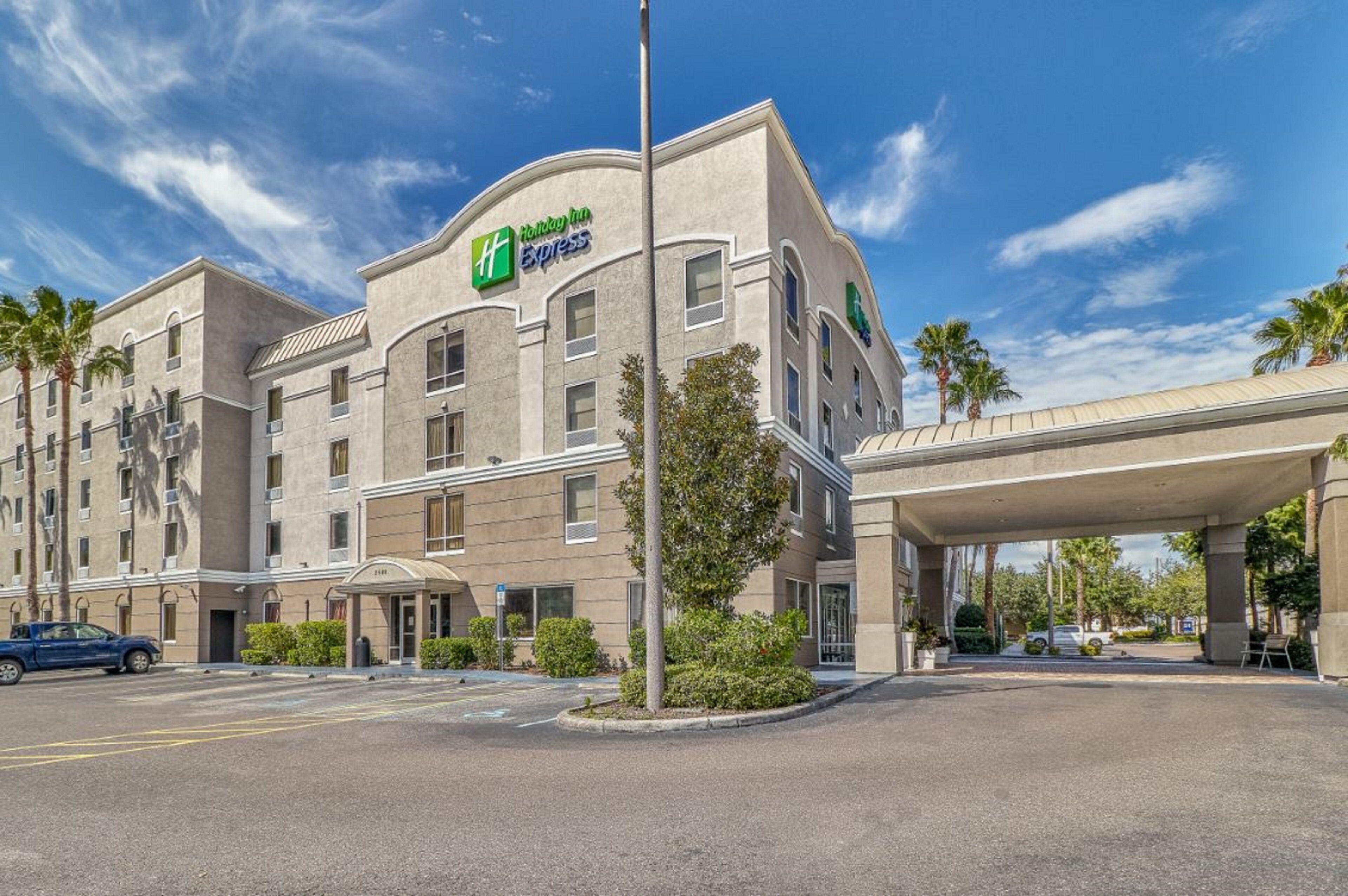 4 Smart Budget Hotels Near Largo Cultural Center Worth Booking