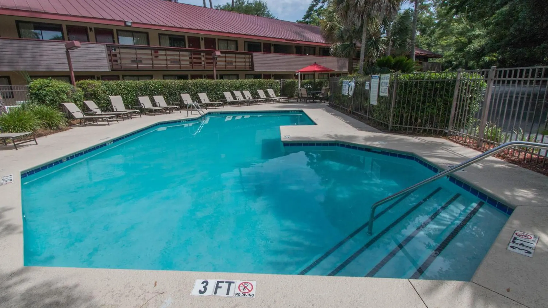 Where to Stay in Lowcountry: 5 Best Central Hotels